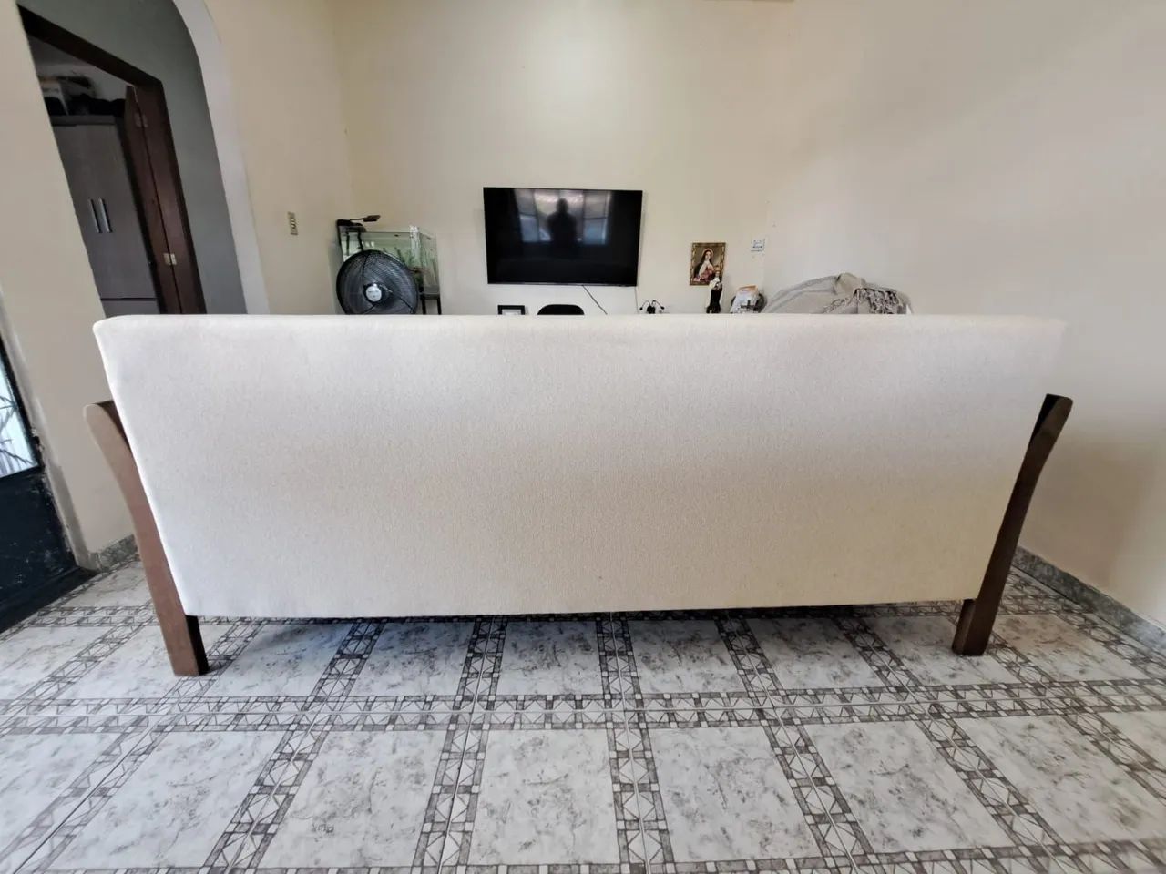 Sofá de madeira maciça, 2 metros. - Foto 5