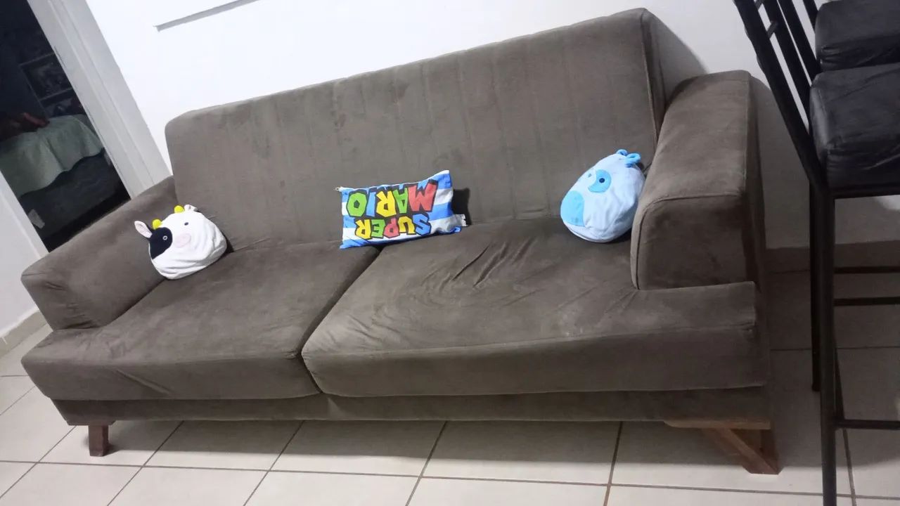 Sofá retrô marrom no tecido Suede foi 2800 usado poucas vezes 