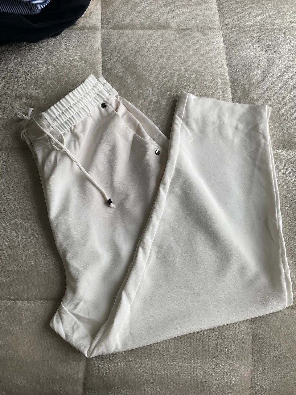 Calça fluida em crepe - branca