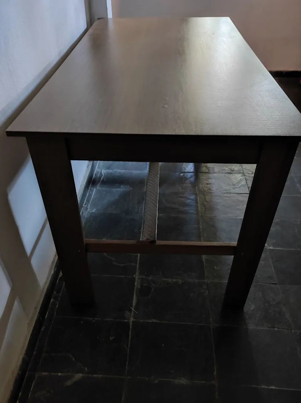 Mesa quadrada em MDF 