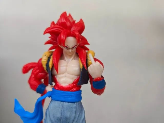 Boneco Gojeta SSJ4 15cm com par de mãos extras Novo - Foto 2