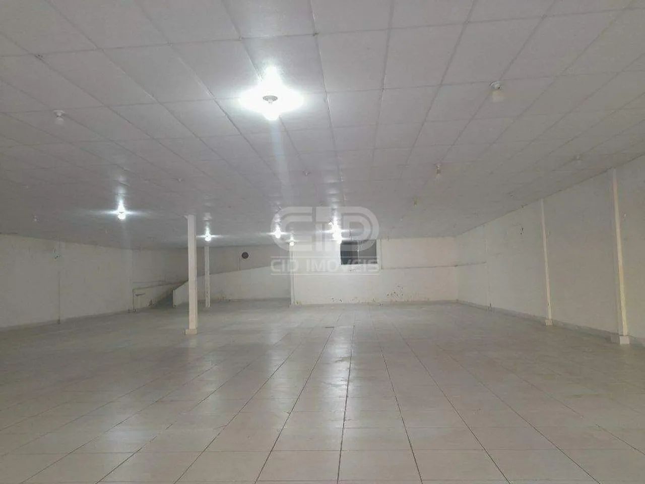 Salão Comercial com Aproximadamente 750m² na Av. da Prainha - Foto 4
