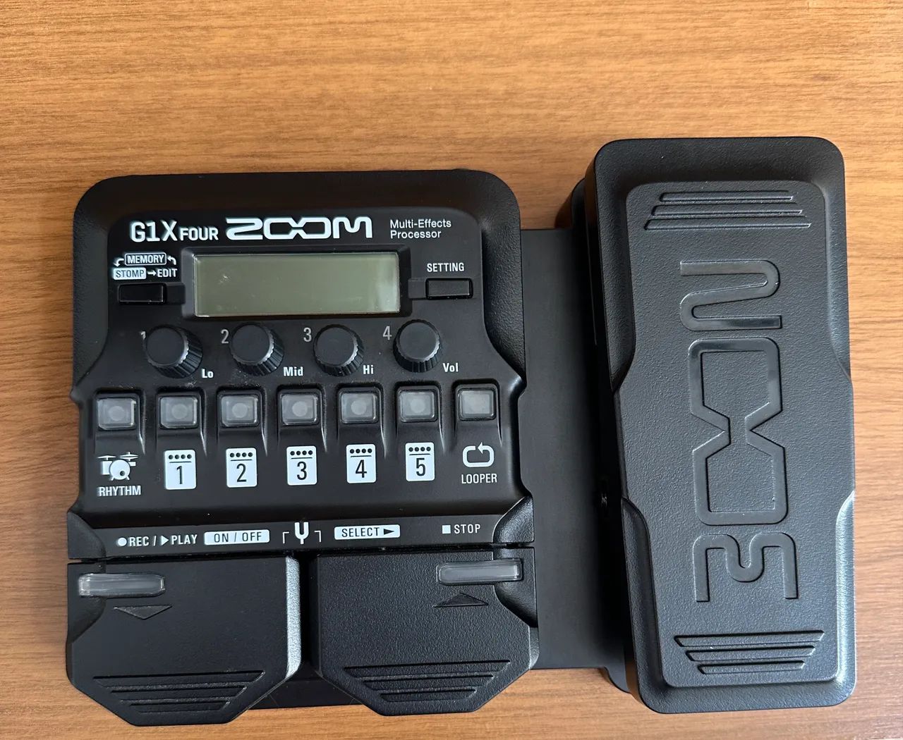 Pedaleira Zoom G1x four - Instrumentos musicais - Caleme
