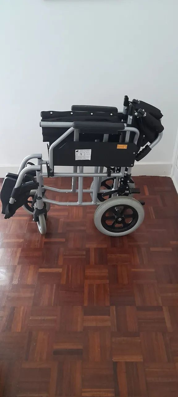 Cadeira de rodas Praxis 46 seminova - Foto 4