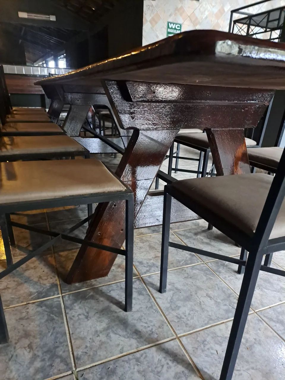 MESÃO DE MADEIRA MACIÇA IMPONENTE  - Foto 2