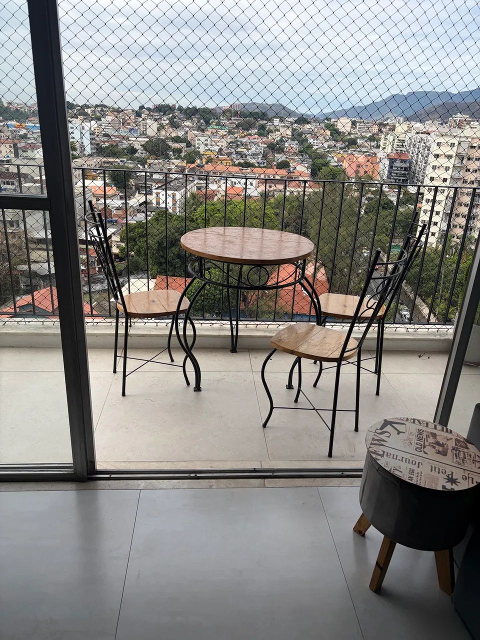 Conjunto de mesa bistrô (mesa c 3 cadeiras) 