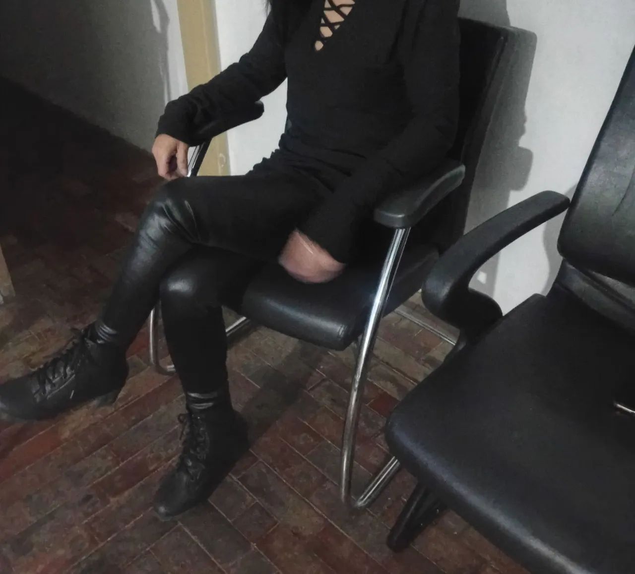Poltronas estofadas em couro - Foto 4