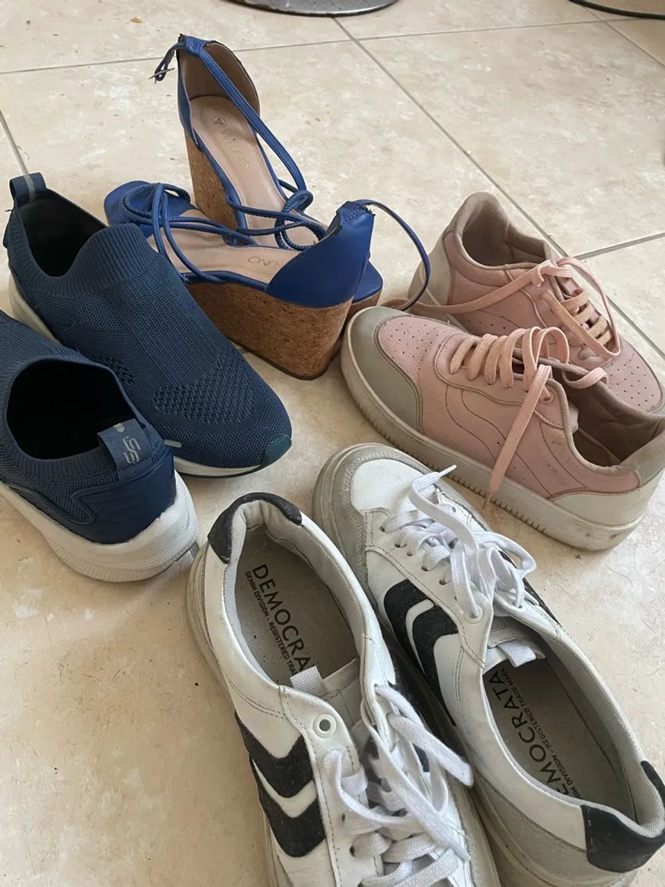 Vendo 4 pares de sapatos