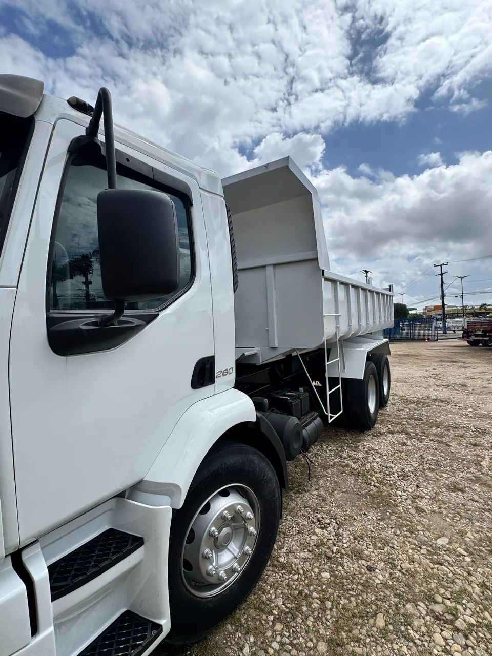 Caçamba Volvo 260  - Foto 5