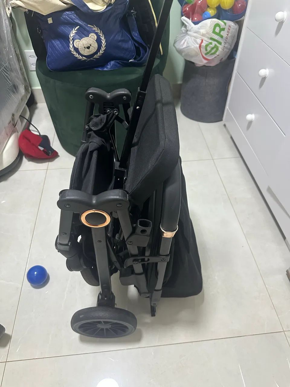  É do carrinho de bebê  em ótimo estado  - Foto 3