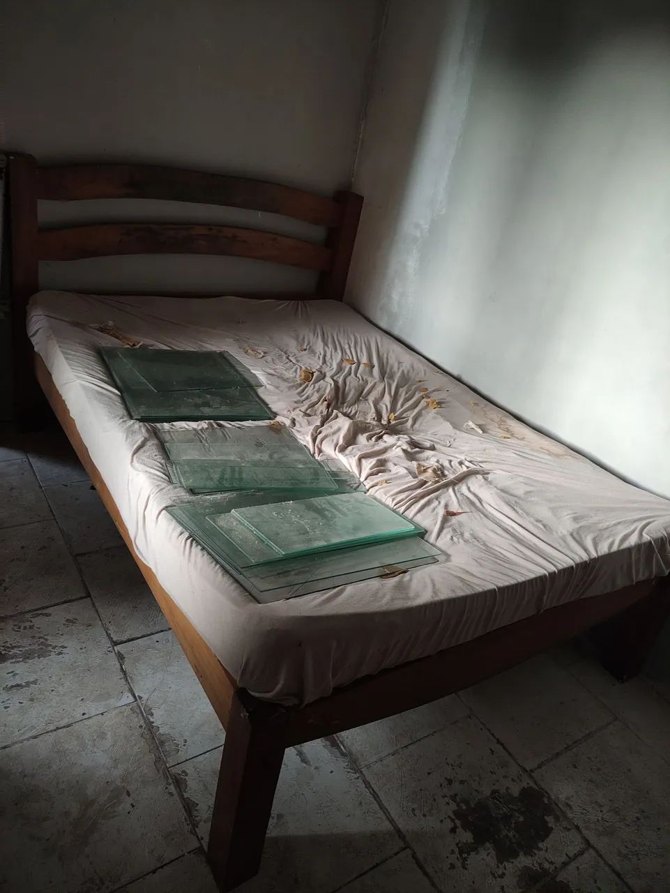 Cama de madeira 