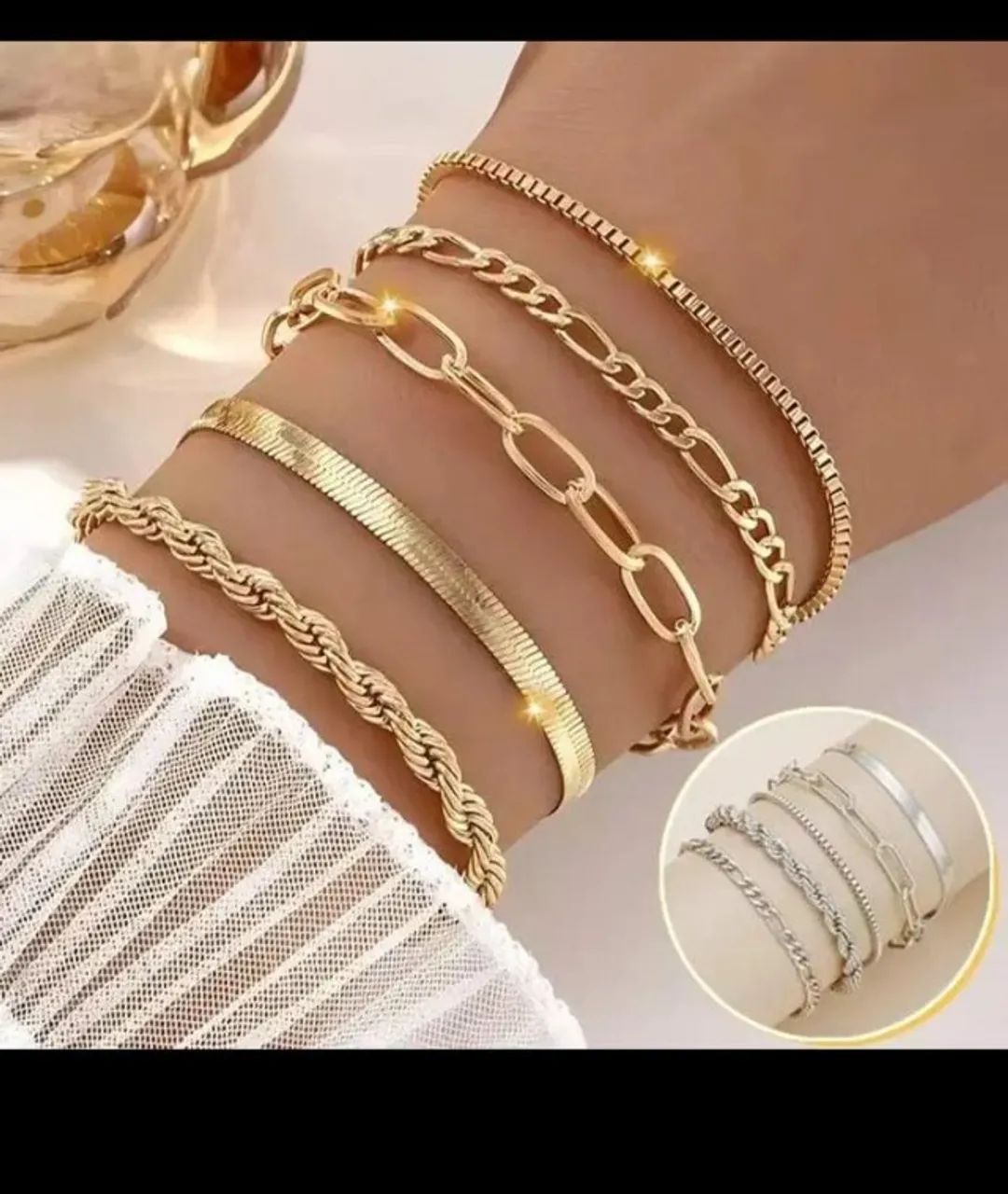 Pulseiras douradas