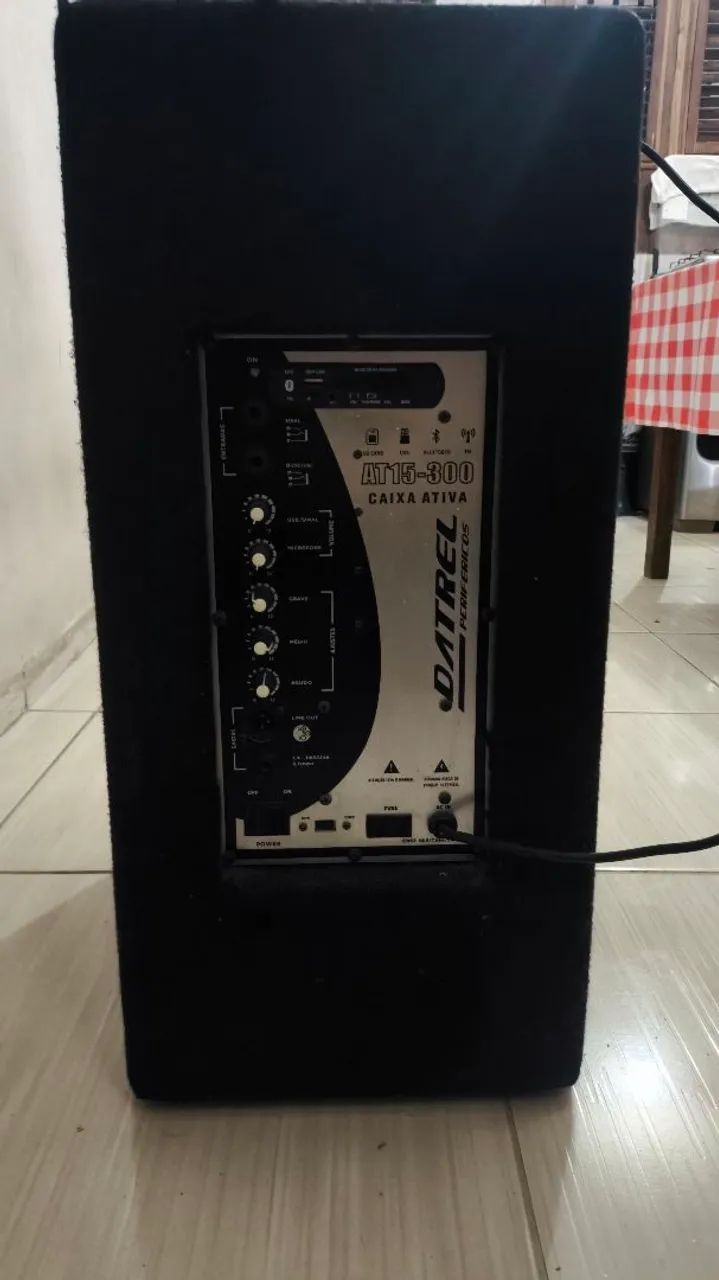 Caixa de som Jbl Datrel de 15 polegadas e 300Rms