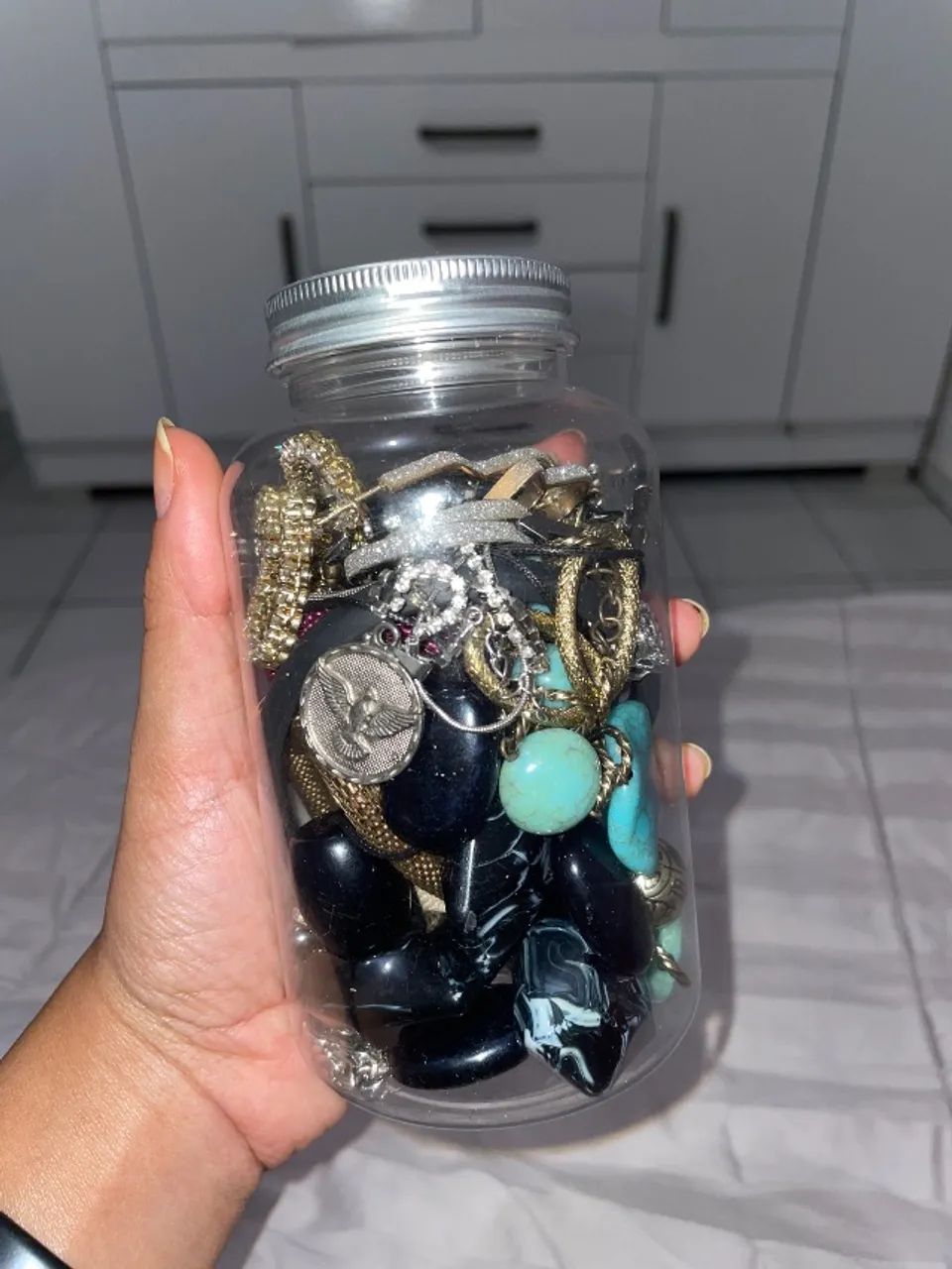 Pote de joias misteriosas