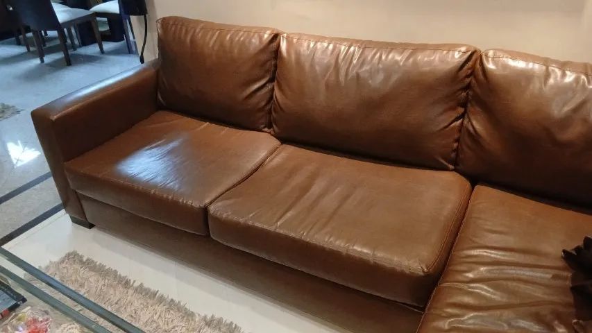Sofa com chaise em couro sintetico marrom - Foto 3