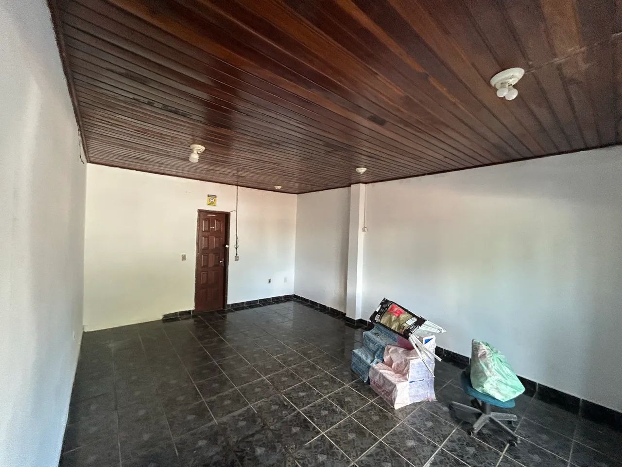 ALUGA-SE PONTO COMERCIAL