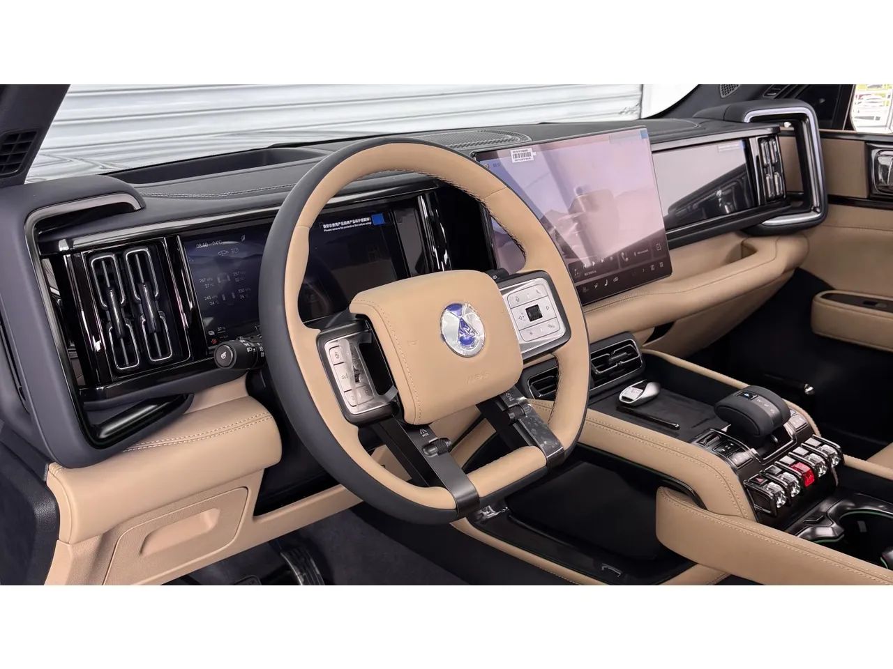 Denza B5 SUV híbrido plug-in, foto 13 de 14