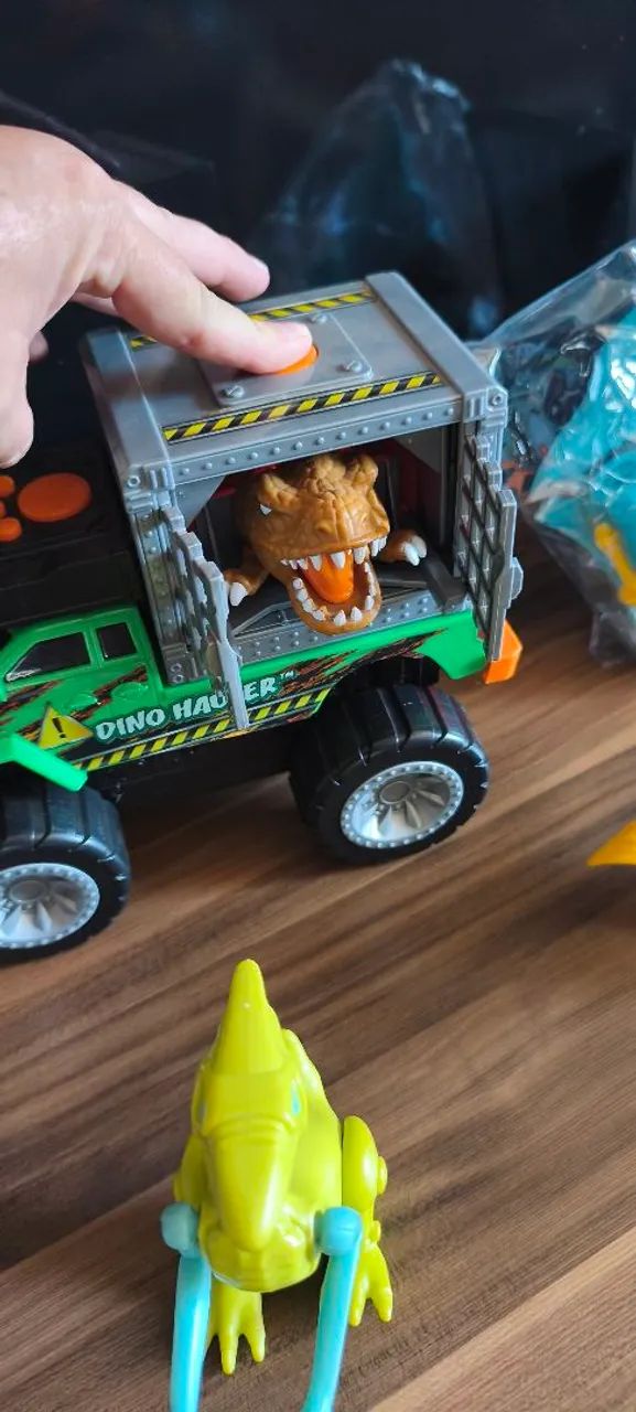 Kit Dinossauro com veículo Road rippers - Foto 2