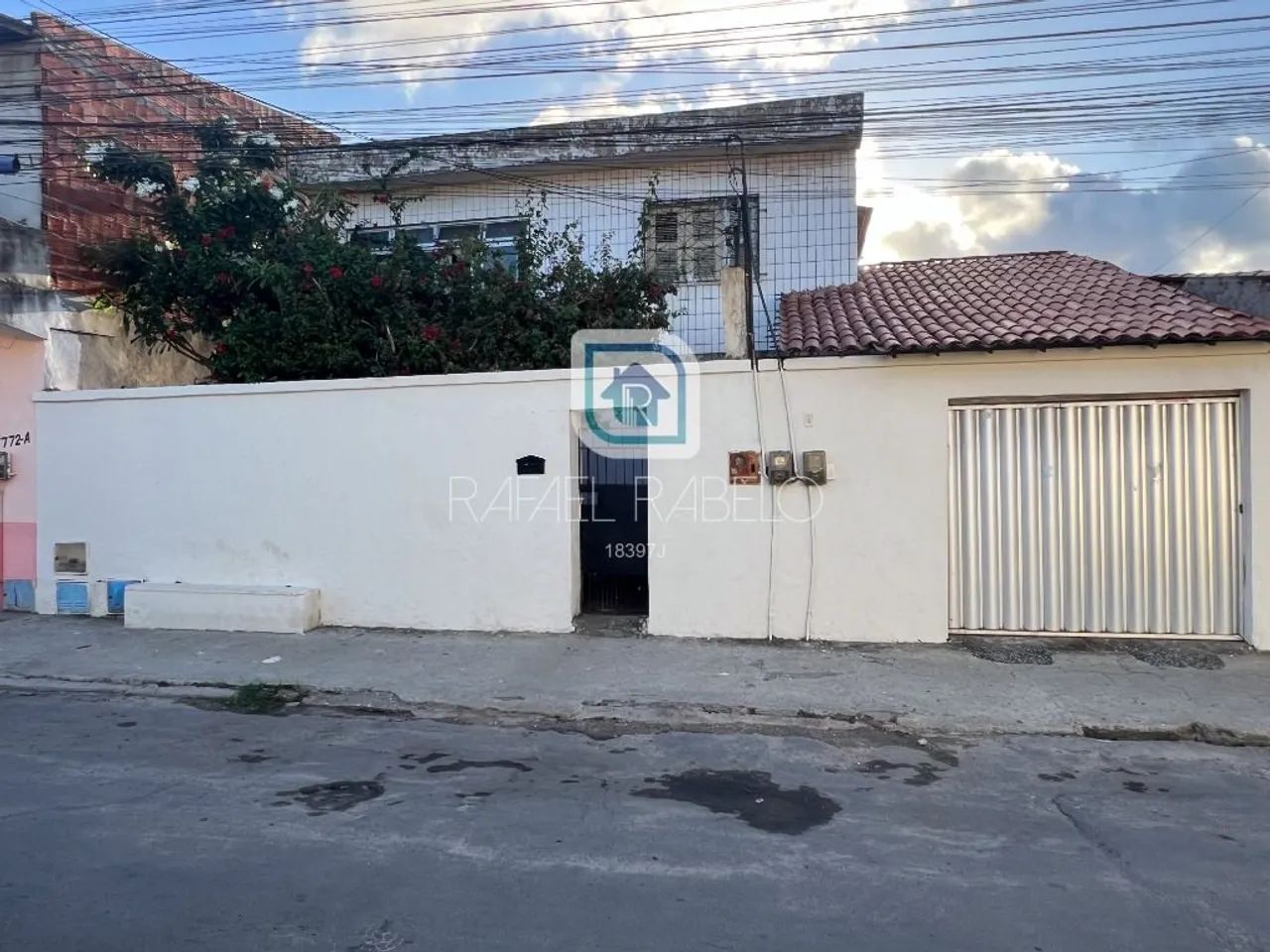 Casa com 03 quartos à venda no bairro Cidade dos Funcionários.