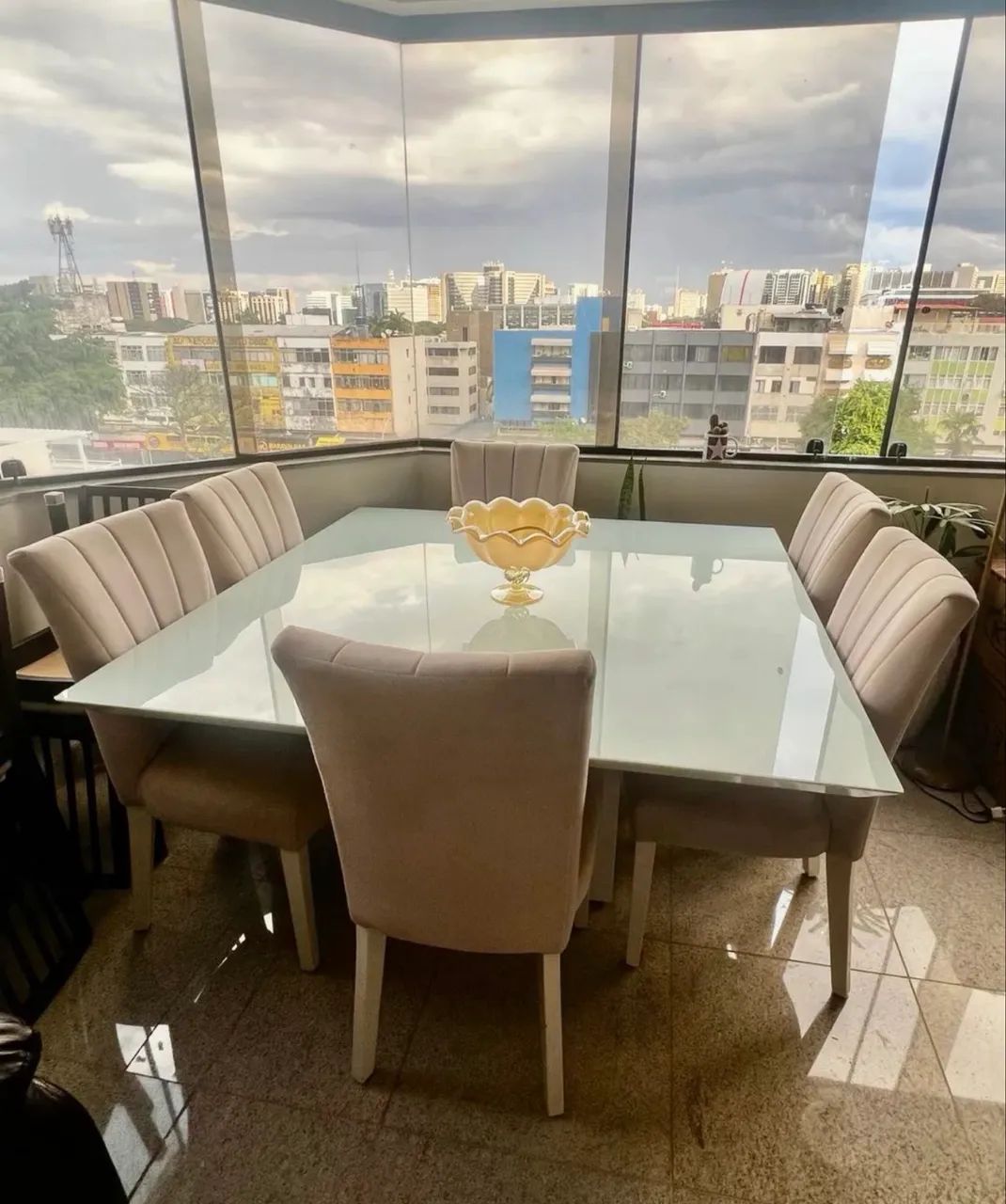 Vendo mesa 1,50cm x 1,50cm com 6 cadeiras.  - Foto 4