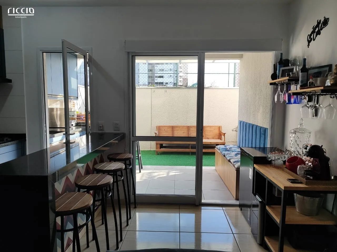 Apartamento Espaçoso com Quintal e Varanda Gourmet! - Foto 2