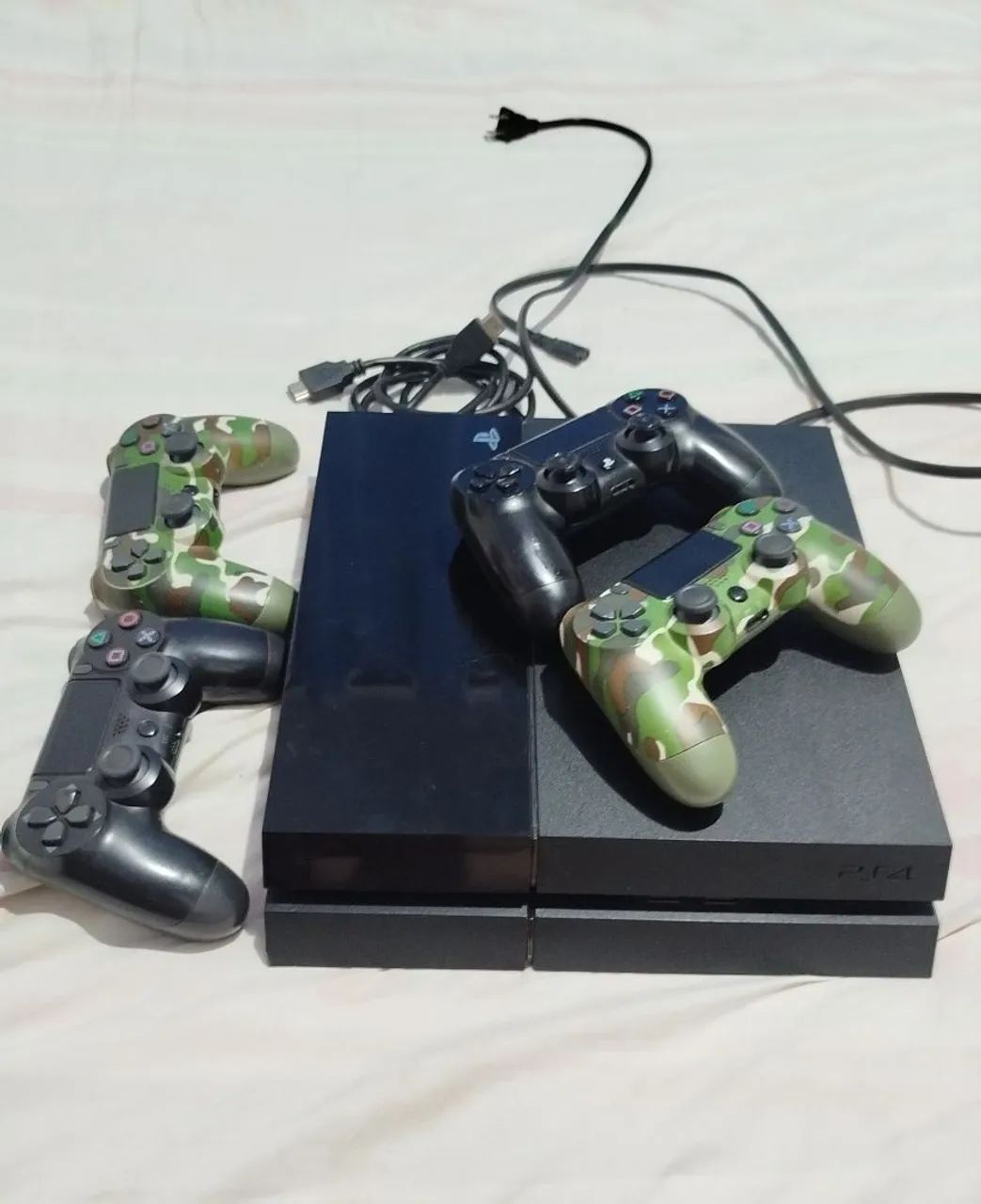 Ps4 FAT + 4 manetes - Foto 2