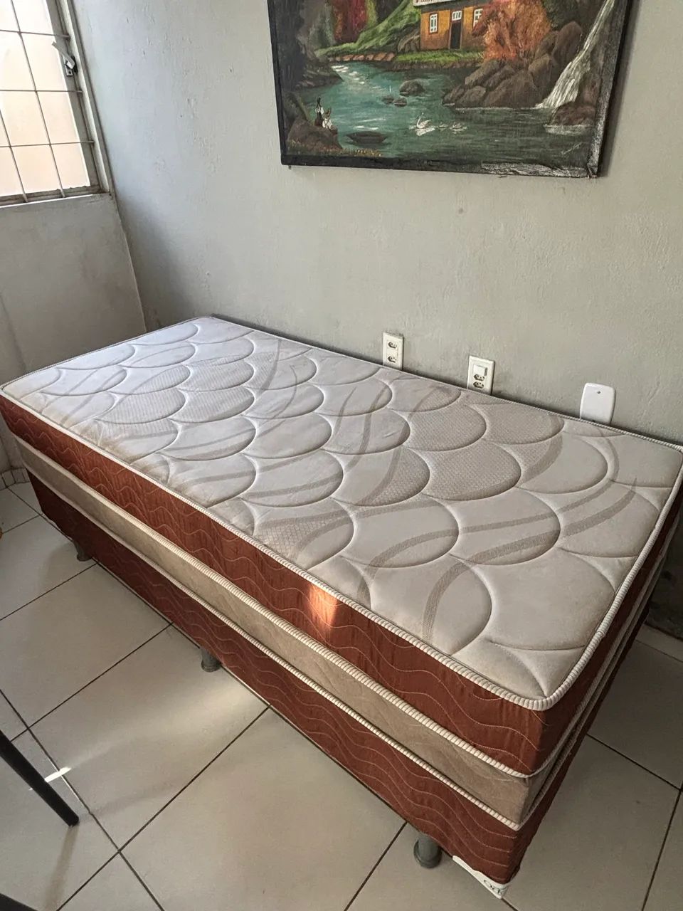 Cama box de solteiro semi nova 