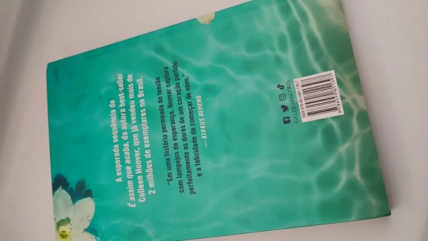 kit 2 livros é assim que acaba e é assim que começa - Foto 3