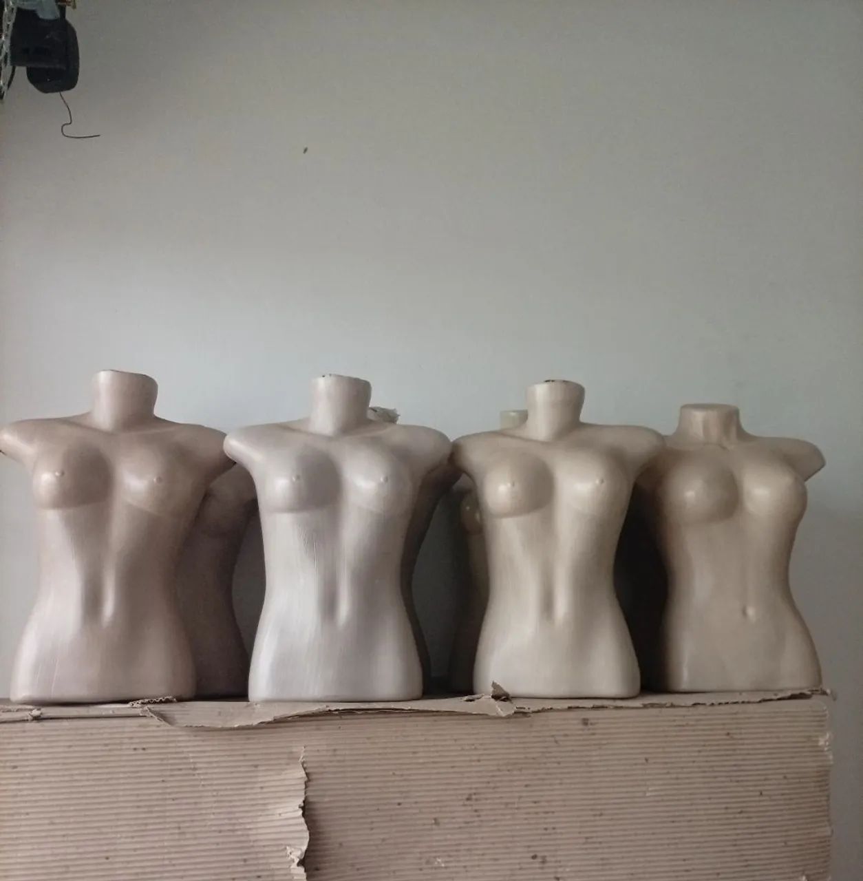 Manequins feminino 1/2 corpo, perna e bumbum usados 