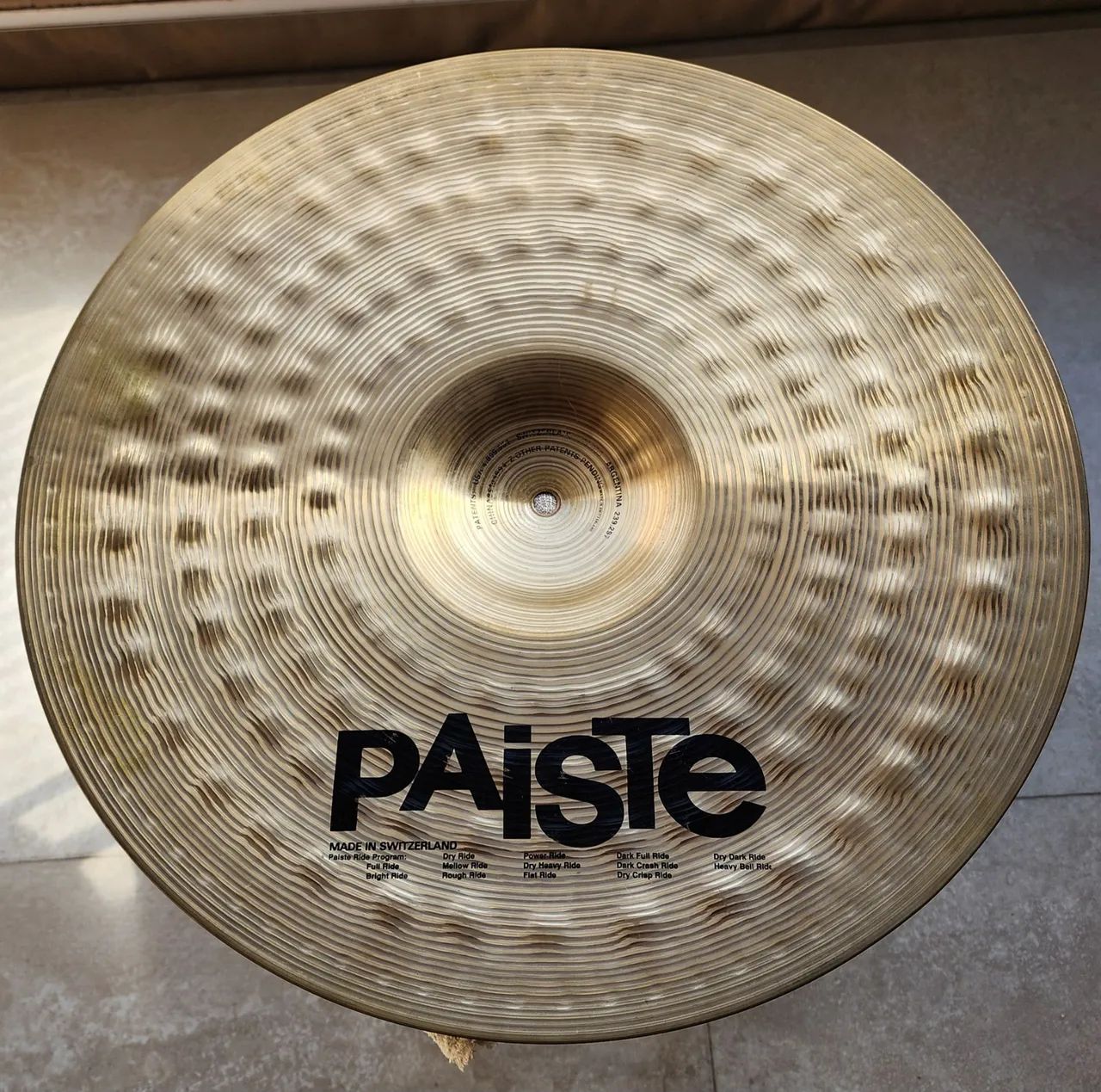 Prato de bateria Paiste Signature Power Ride 20 polegadas - Foto 2