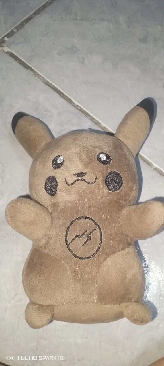 Pelúcia, picachu. 