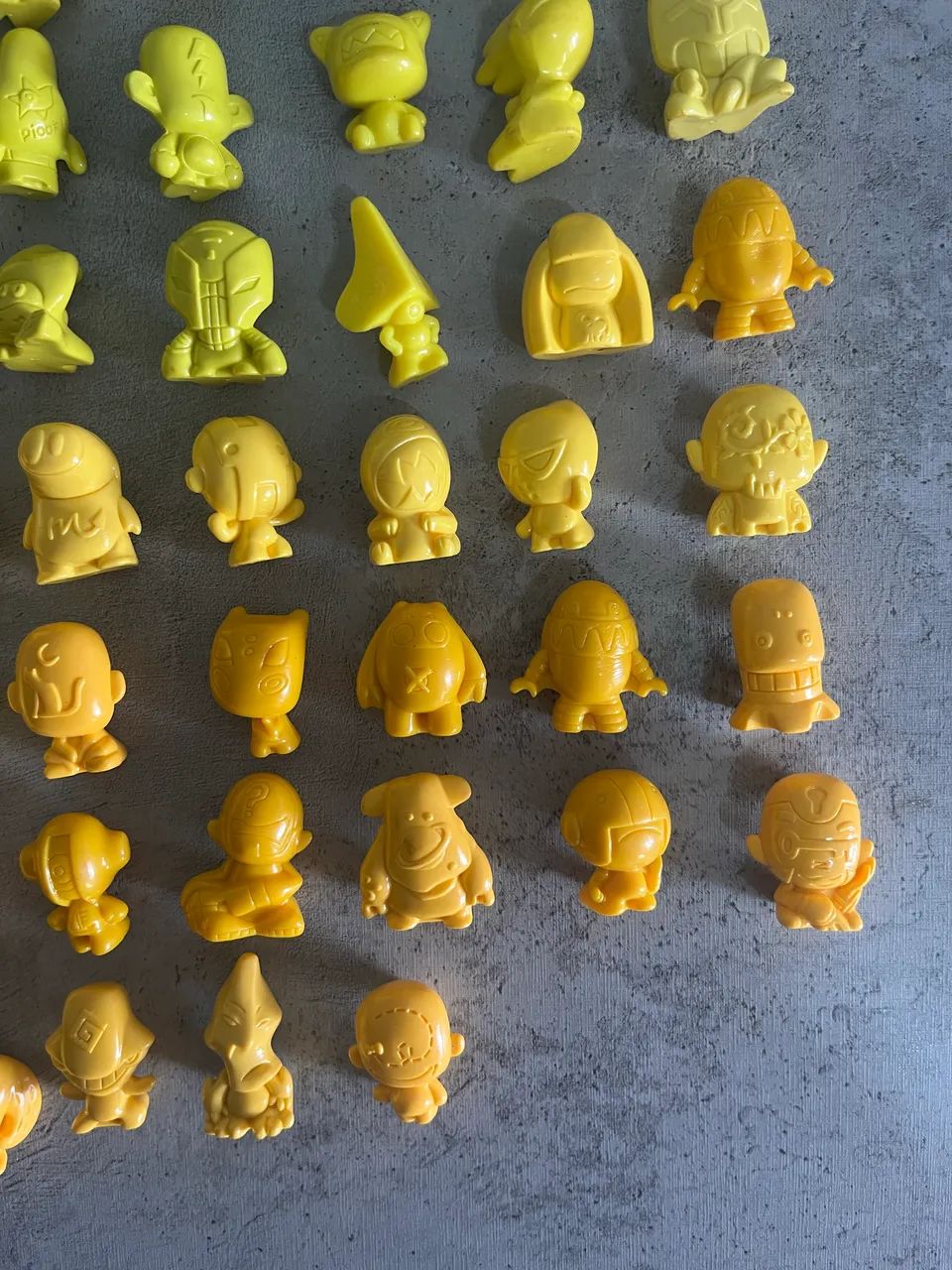 Gogos Crazy Bones amarelos  - Foto 6