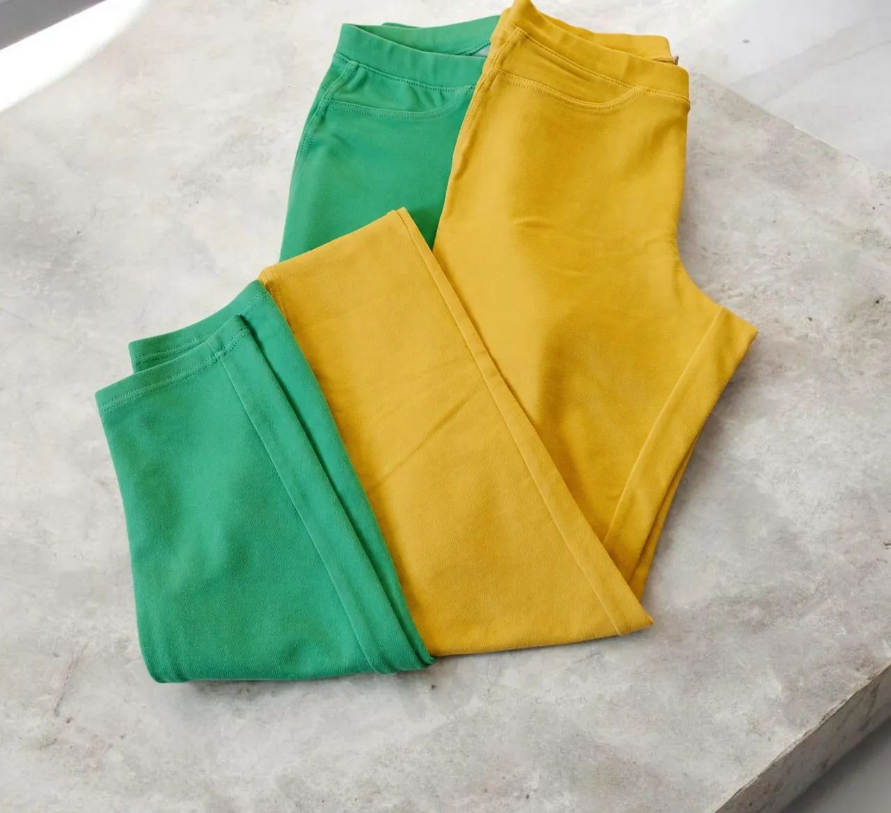 Calças legging feminina cores amarela e verde, tecido malha algodão e coton