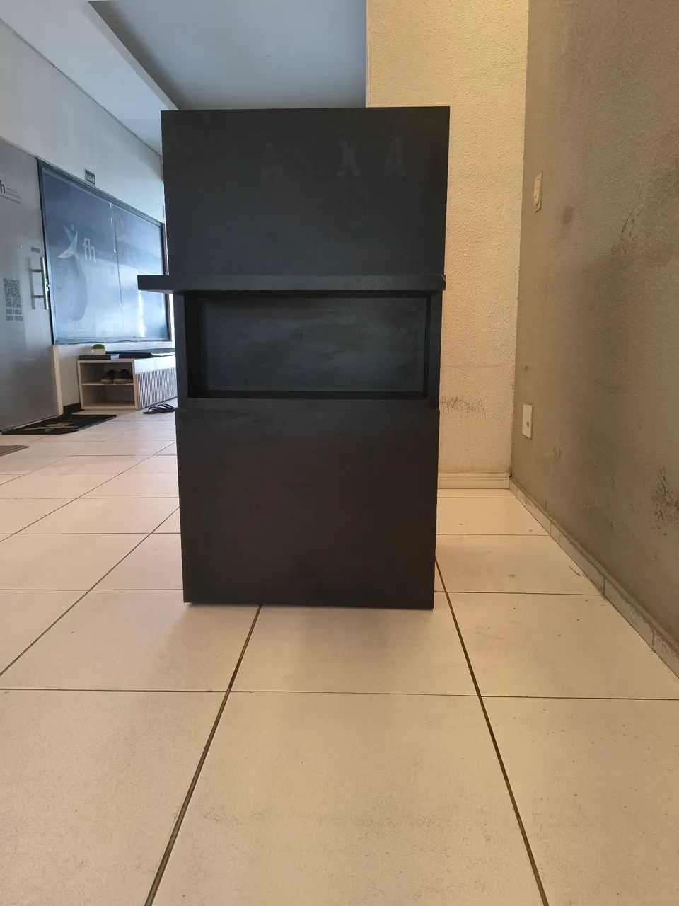 Vendo balcão de atendimento.