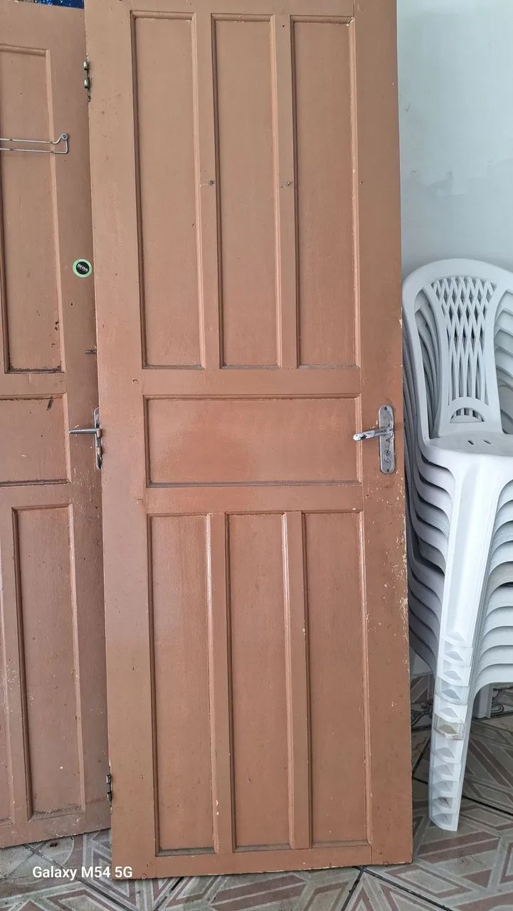 1 porta de madeira 150 reais
