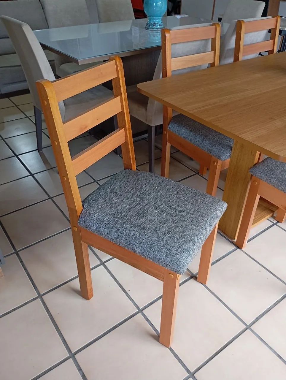 Mesa com 6 cadeiras nova - Foto 4