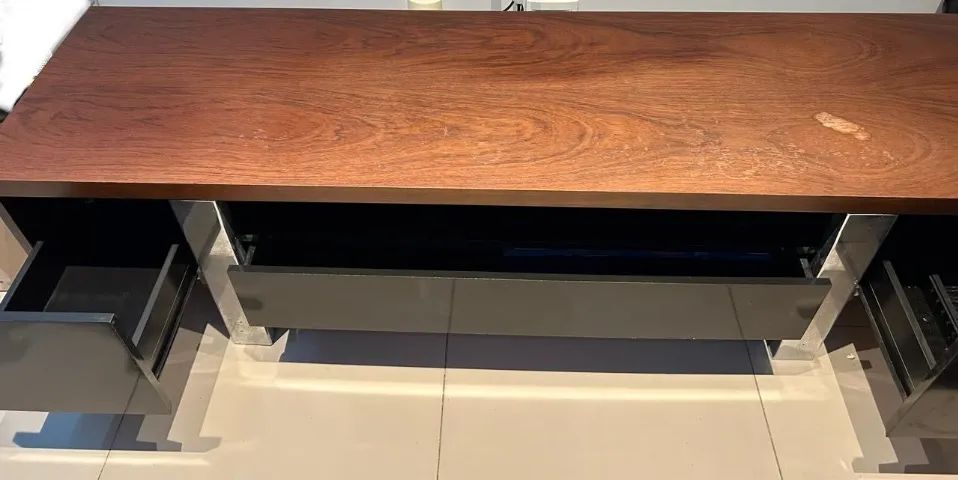 Rack Rudnick 1,80 m em Madeira com Pés em Inox - Excelente Estado PROMOÇÃO