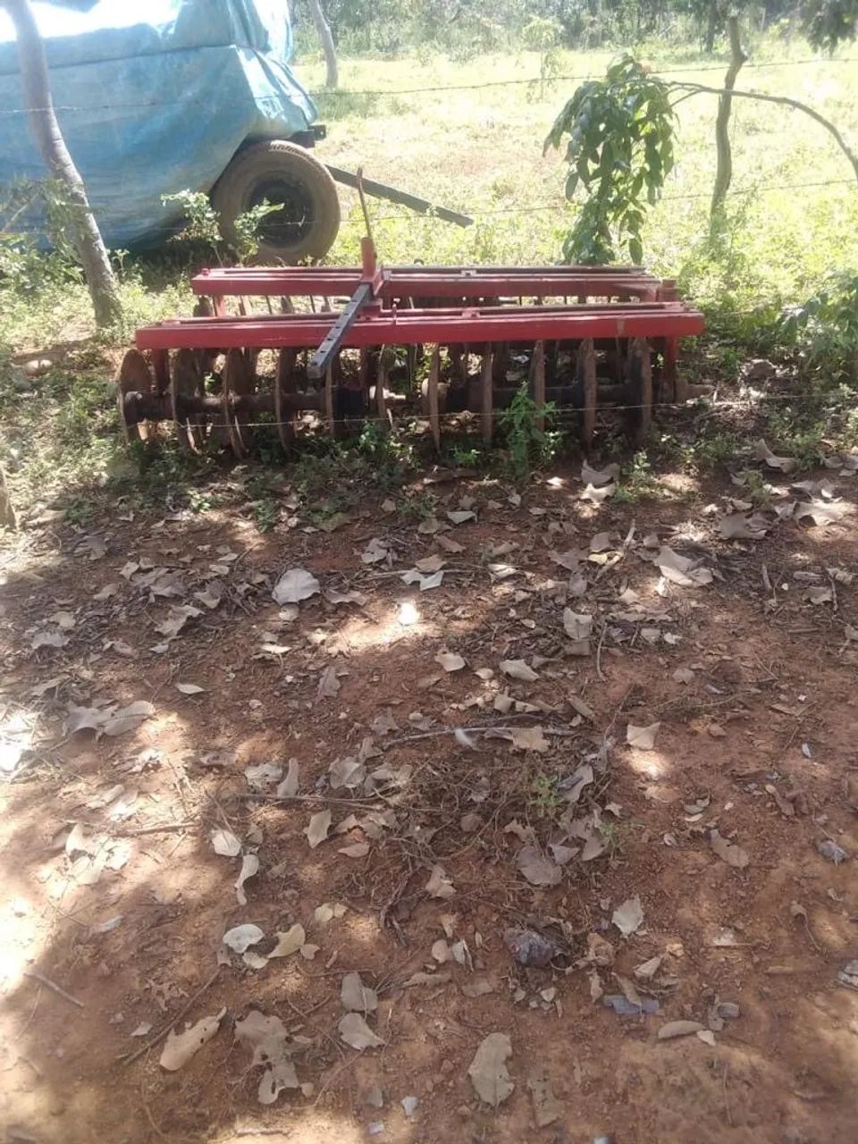 Trator 4x4 MWM 95CV com implementos - Foto 4