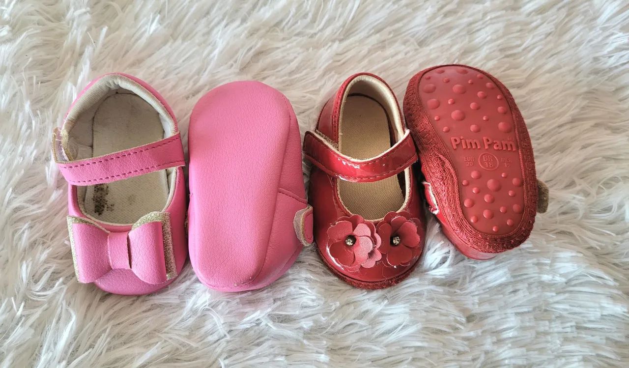 2 sapatinhos de bebê tamanho 18 o vermelho é da marca Pim Pam  - Foto 2