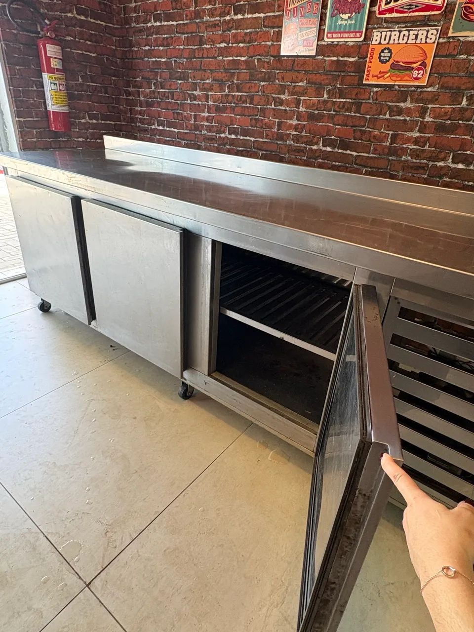 Bancada Refrigerada Inox 2,50m - 3 Portas - Funcionando - Foto 3