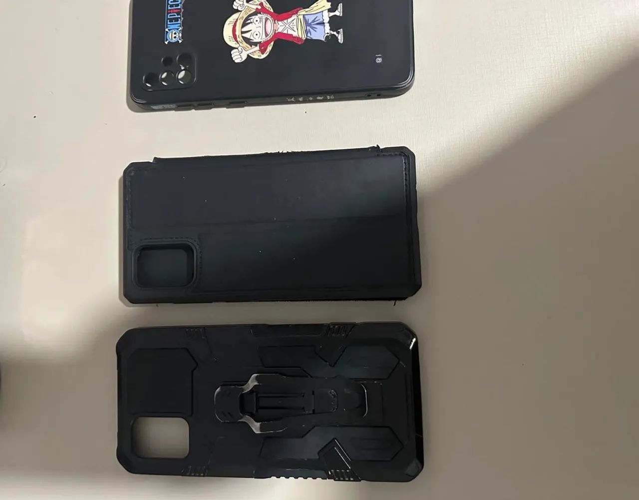 Samsung  A71 Samsung, acomodação 3 capinha, carregador e está de película NÃO tá quebrado  - Foto 2