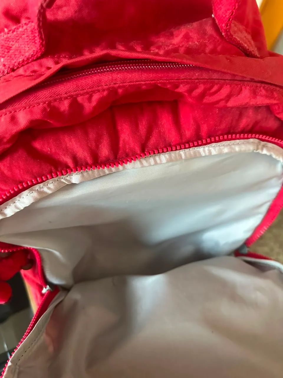 Mochila Kipling vermelha  - Foto 4