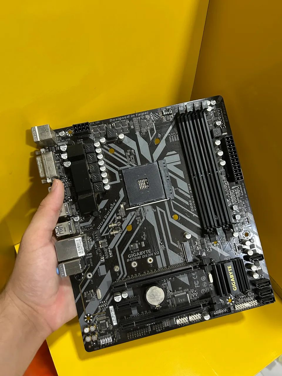 Placa-mãe B450M DS3H V2 - AM4