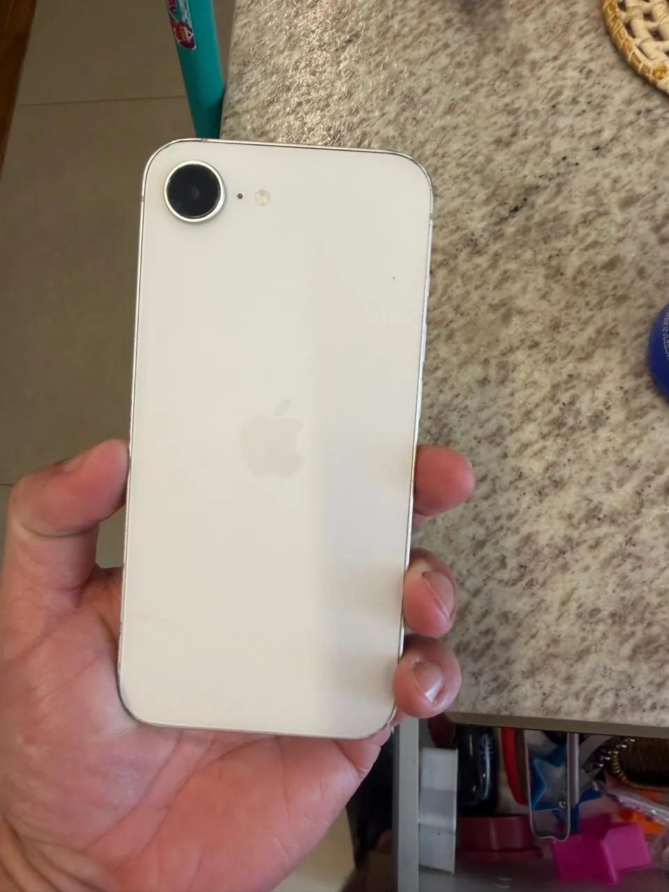 iPhone 16e 128GB branco c/ detalhes  - Foto 2