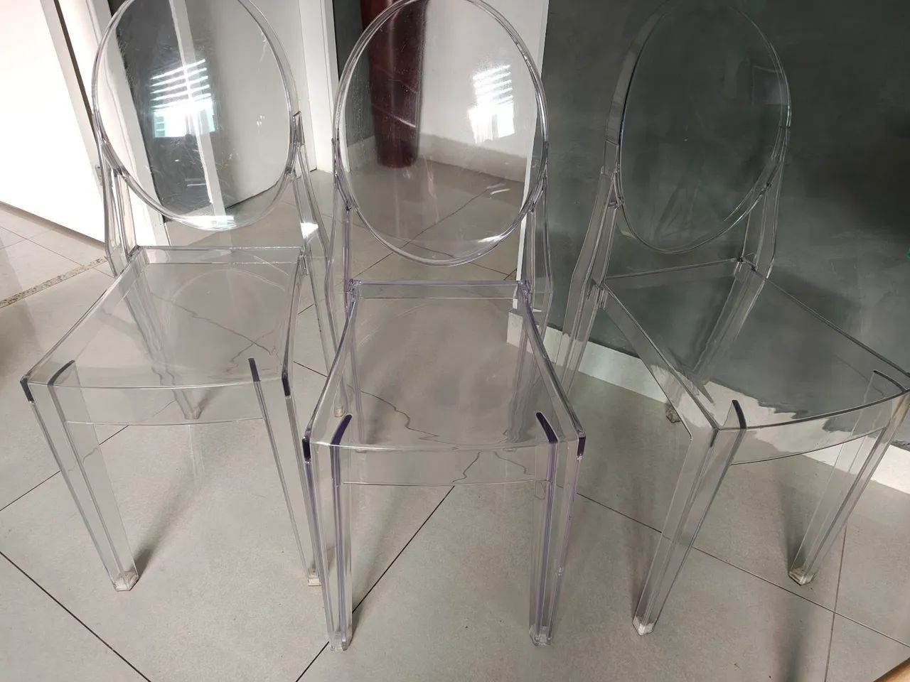 Conjunto de mesa com 3 cadeiras de acrílico  - Foto 4