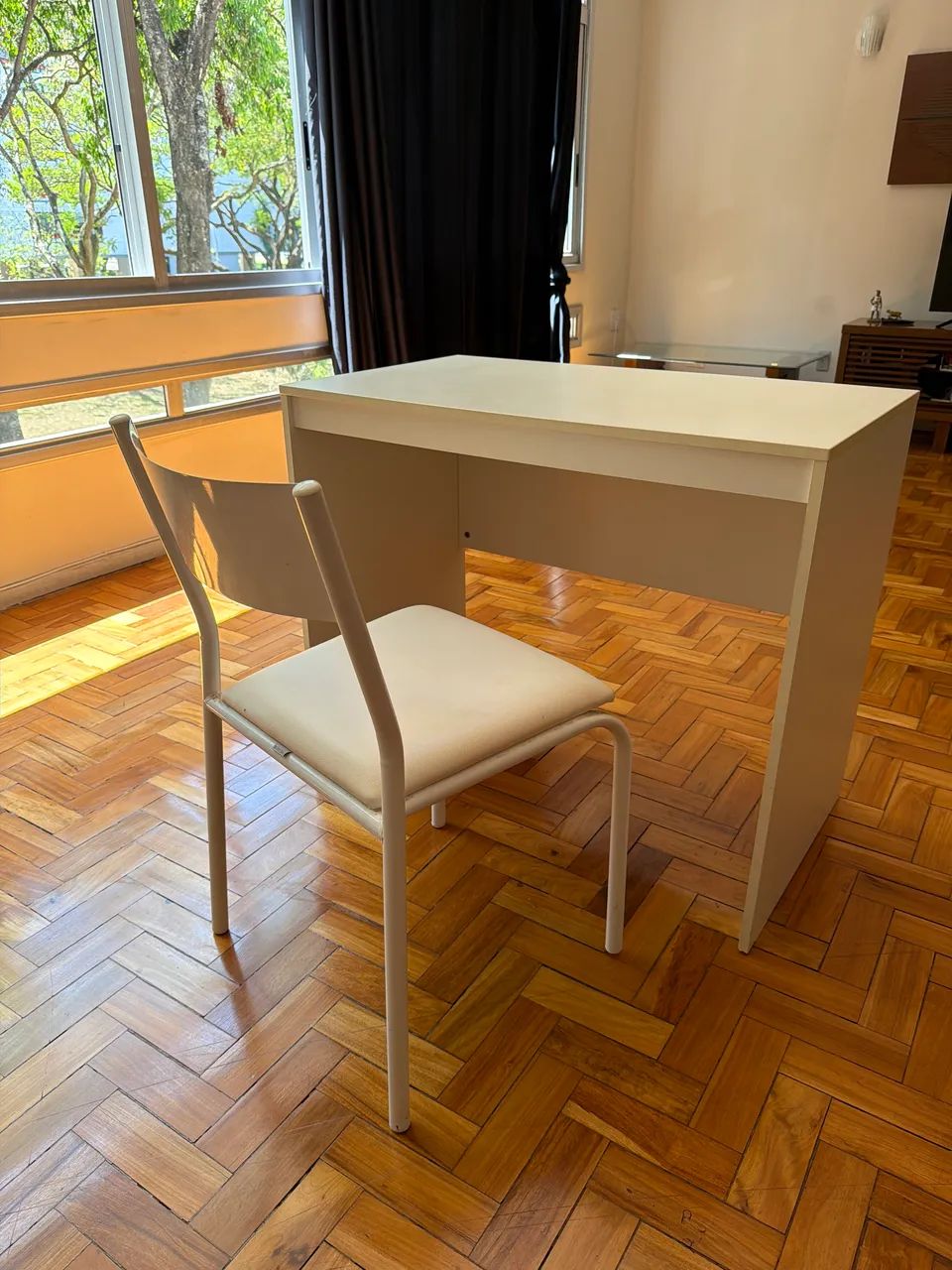 Mesa  e cadeira 