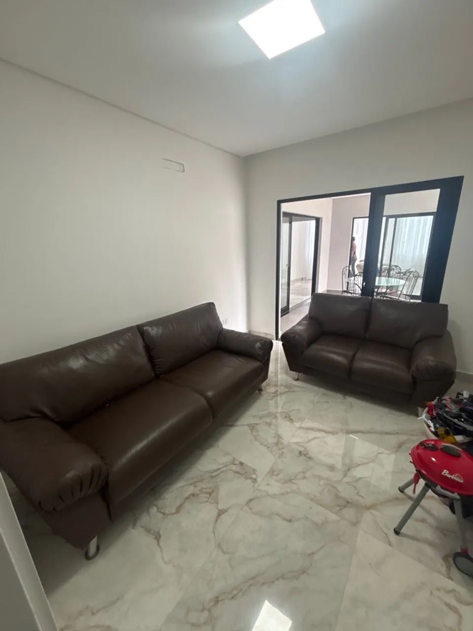 Conjunto sofá couro marrom