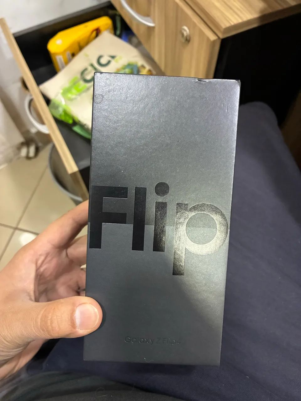 Galaxy Z Flip 4 128 gb azul  com defeito - Foto 4