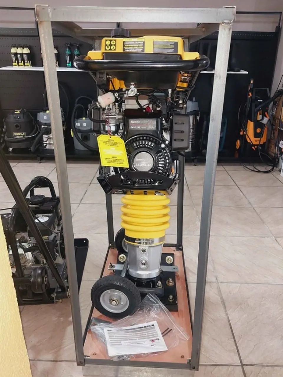 Compactador de solo a percussão gasolina Toyama (Novo) - Foto 5