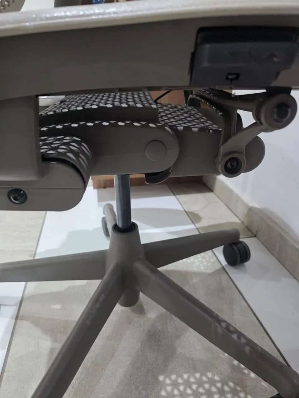 Cadeira de escritório Herman Miller  - Foto 6